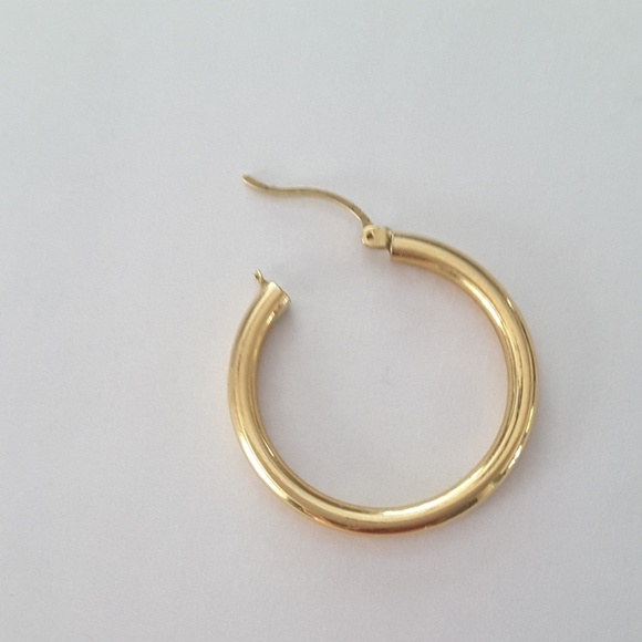 Jewelry - 10k yellow gold single hoop earring